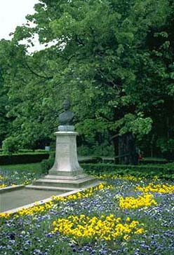 Eminescu statue, Copou Gardens